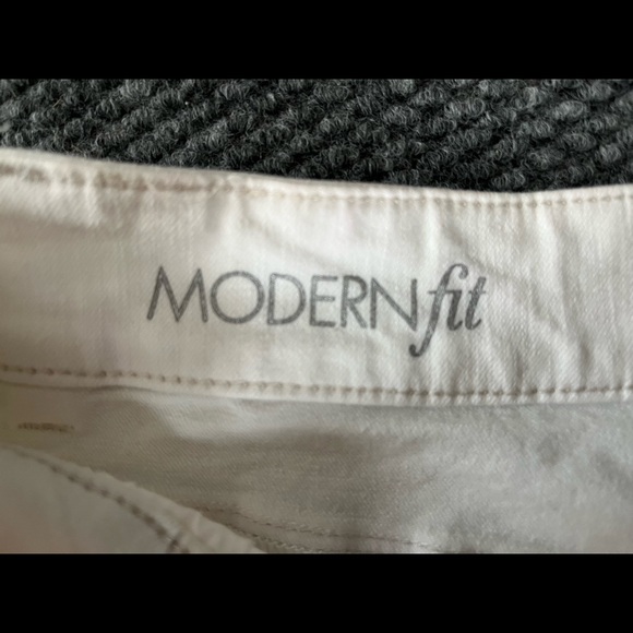 White Ann Taylor Modern Fit Size 6 Jeans Style Panrs - Picture 3 of 3